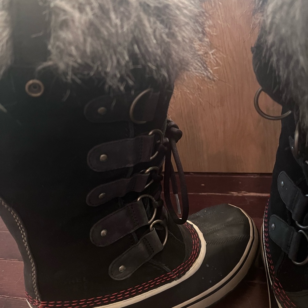 Sorel Black and Res Stitched Winter Boots